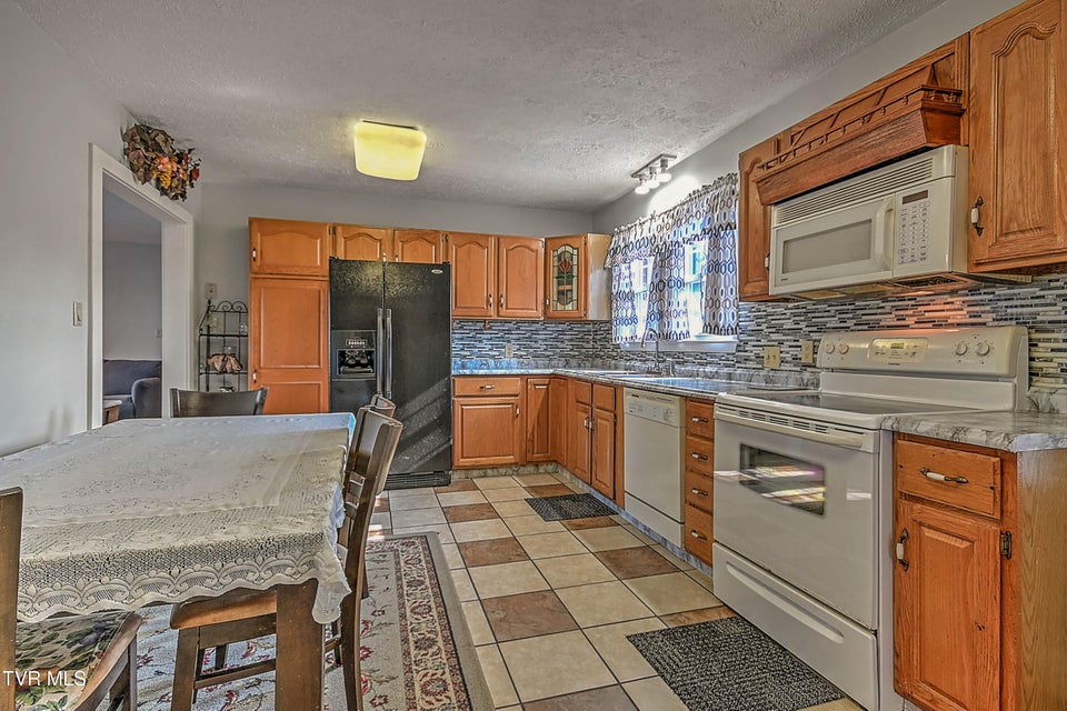 Photo #27: 454 Douglas Street