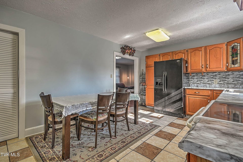 Photo #28: 454 Douglas Street