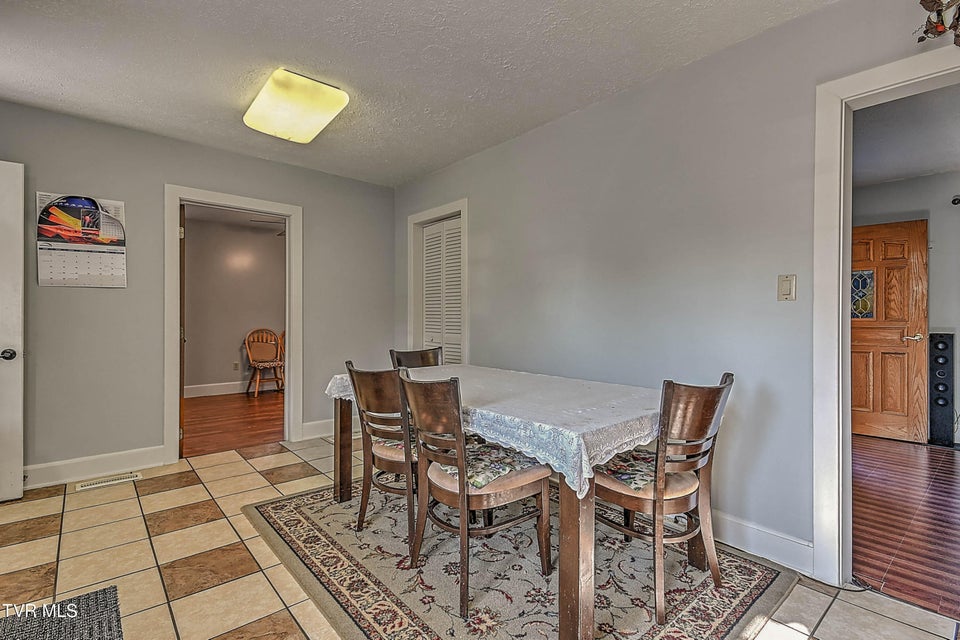 Photo #30: 454 Douglas Street