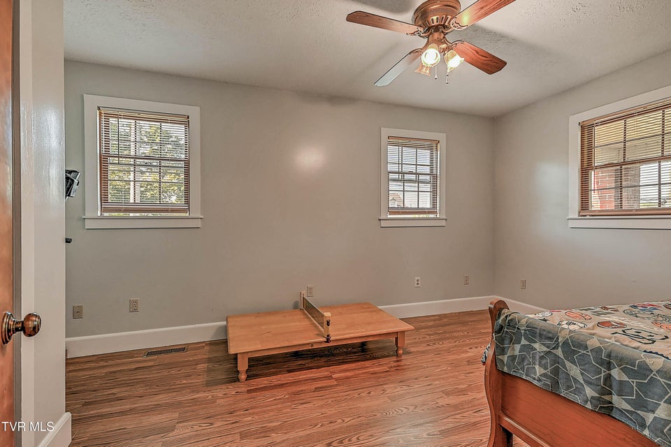 Photo #31: 454 Douglas Street