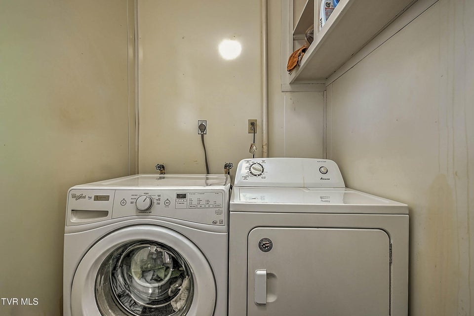 Photo #34: 454 Douglas Street