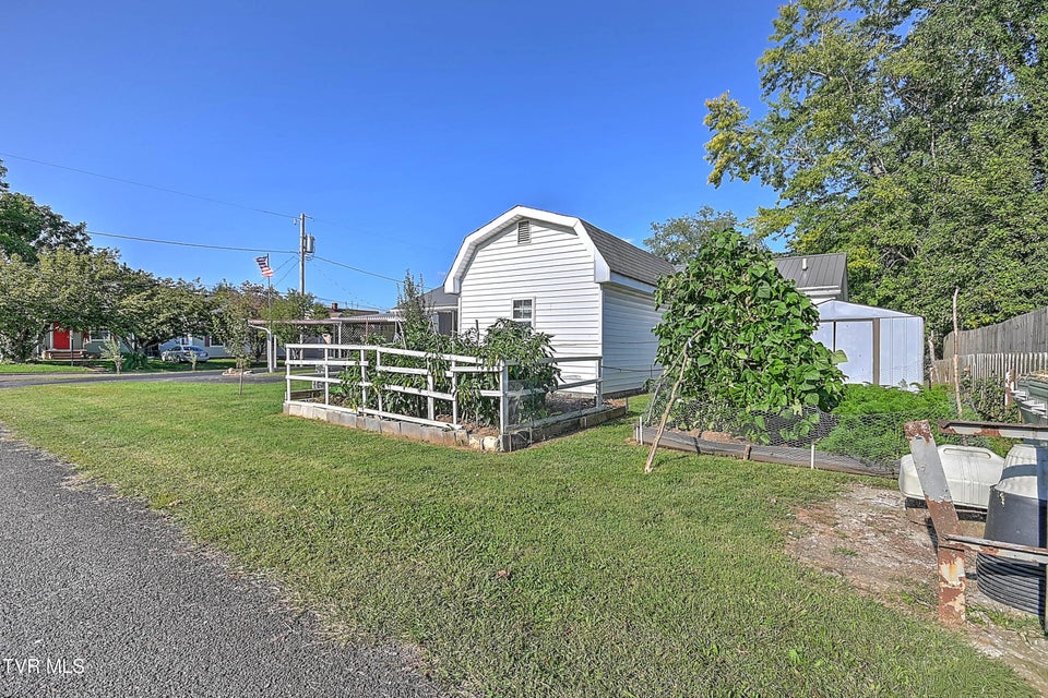 Photo #42: 454 Douglas Street