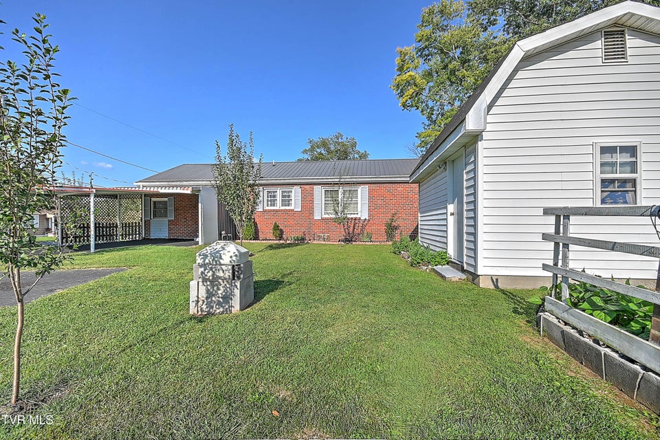 Photo #43: 454 Douglas Street