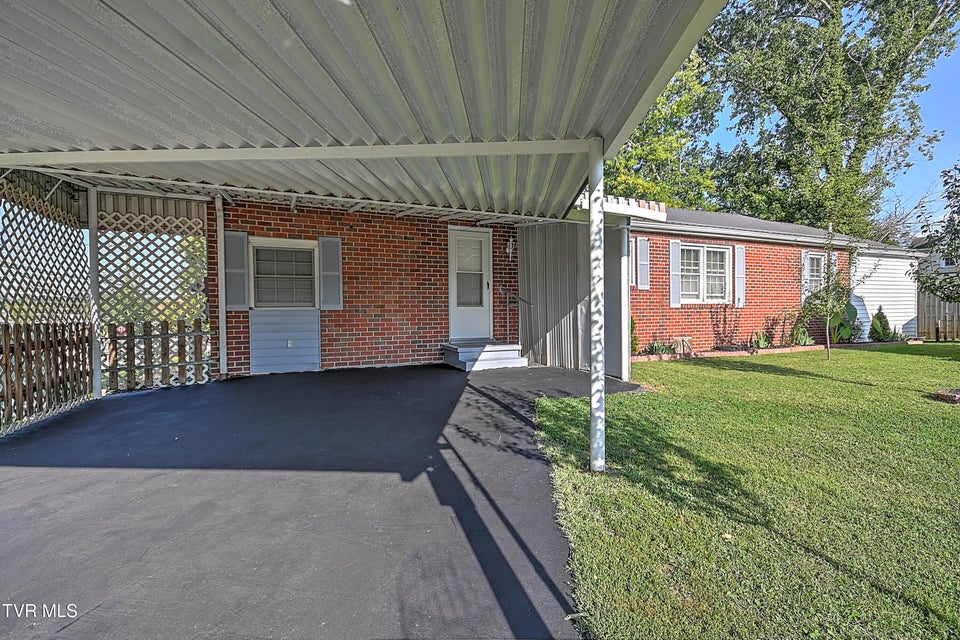 Photo #46: 454 Douglas Street