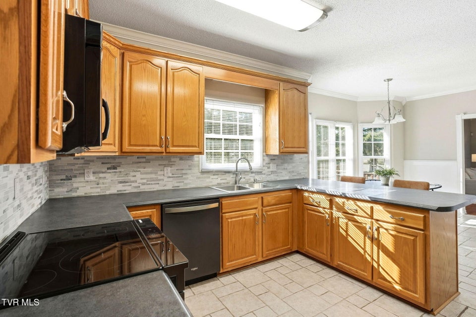 Photo #14: 3914 Leaf Point