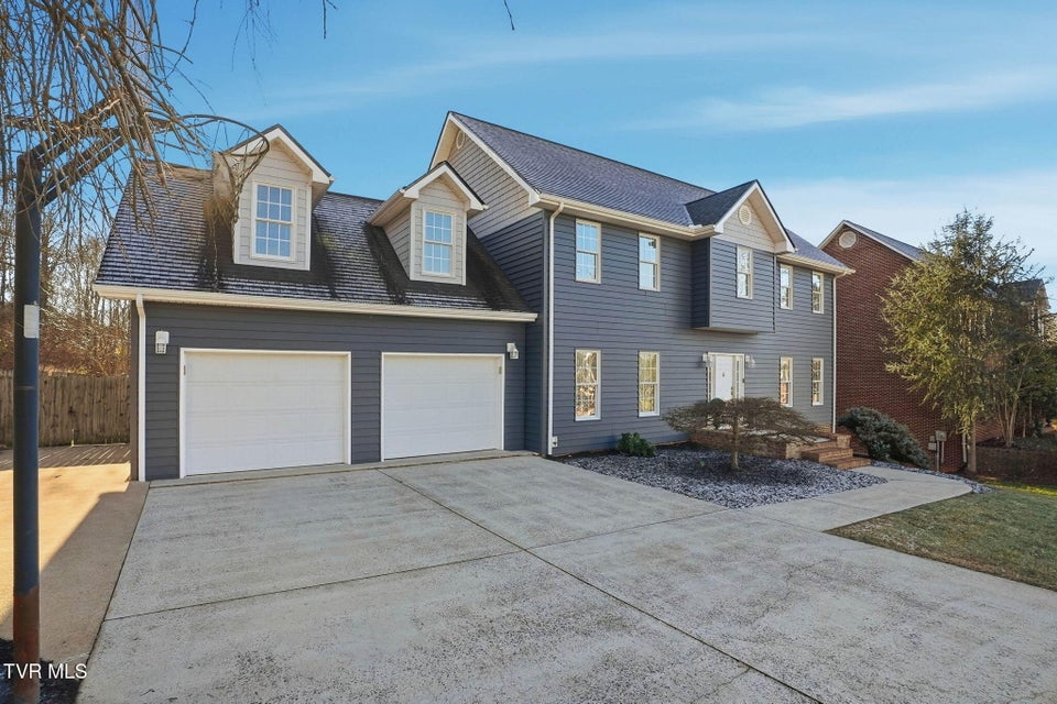 Photo #2: 3914 Leaf Point