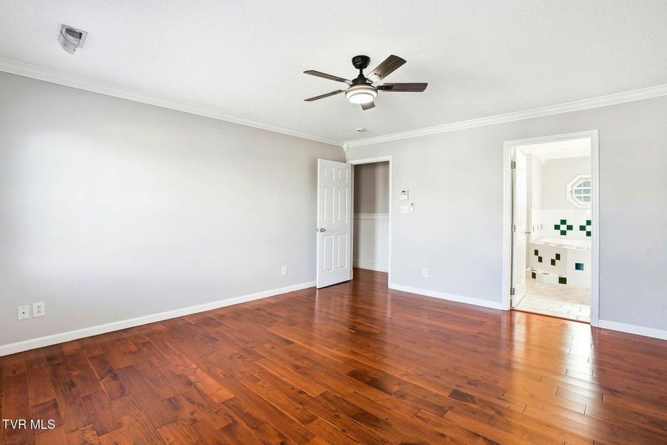 Photo #21: 3914 Leaf Point