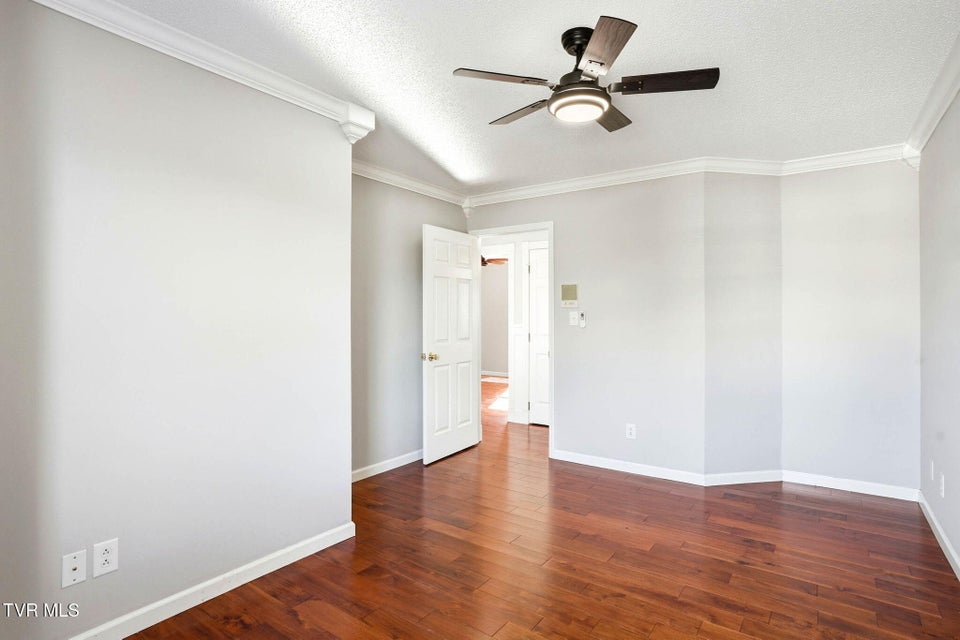 Photo #25: 3914 Leaf Point