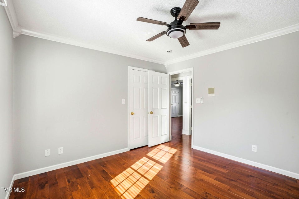 Photo #27: 3914 Leaf Point