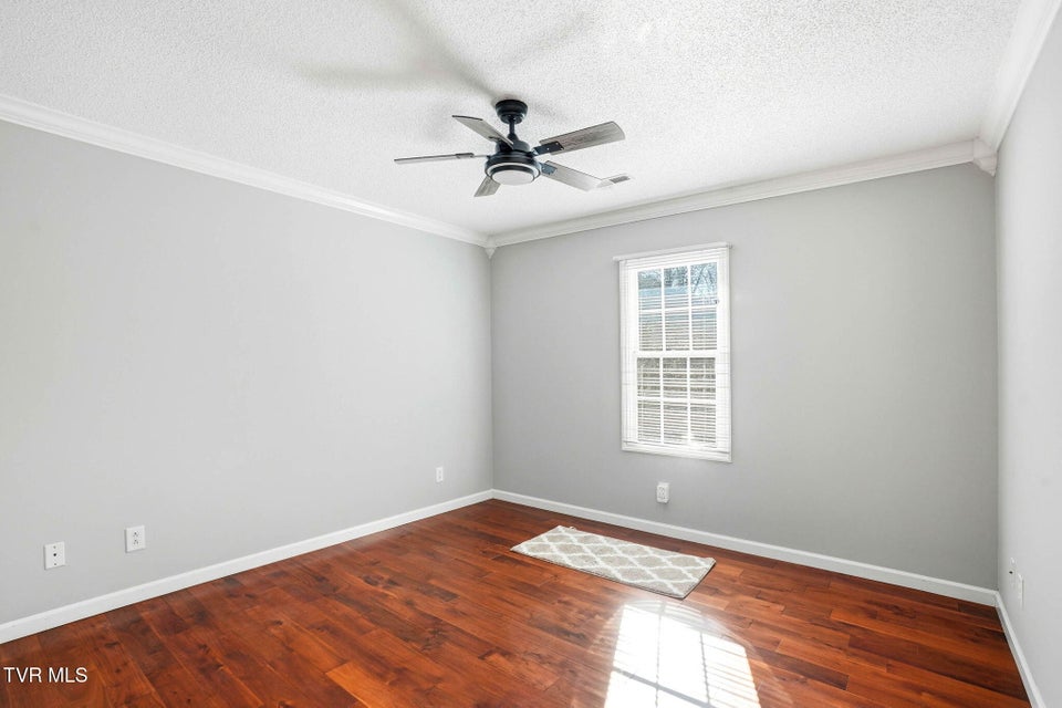 Photo #28: 3914 Leaf Point