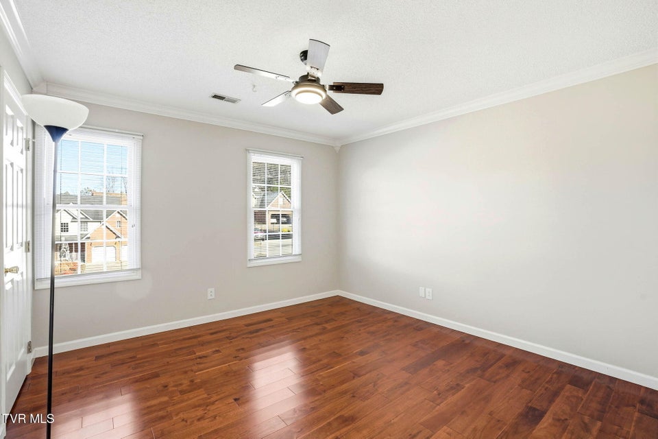 Photo #29: 3914 Leaf Point