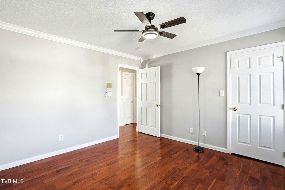 Photo #30: 3914 Leaf Point