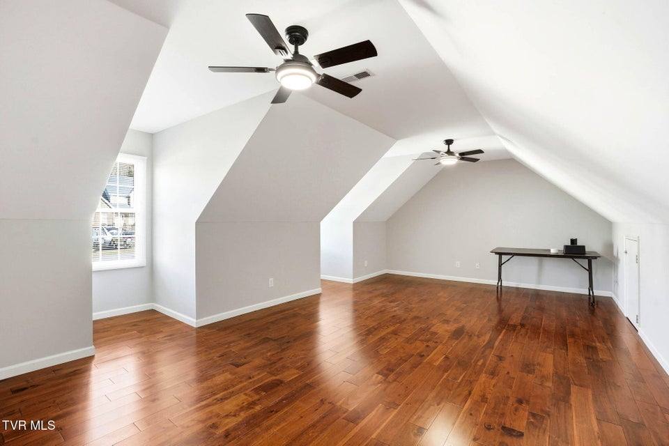 Photo #32: 3914 Leaf Point