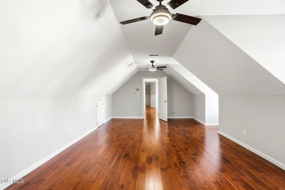 Photo #33: 3914 Leaf Point