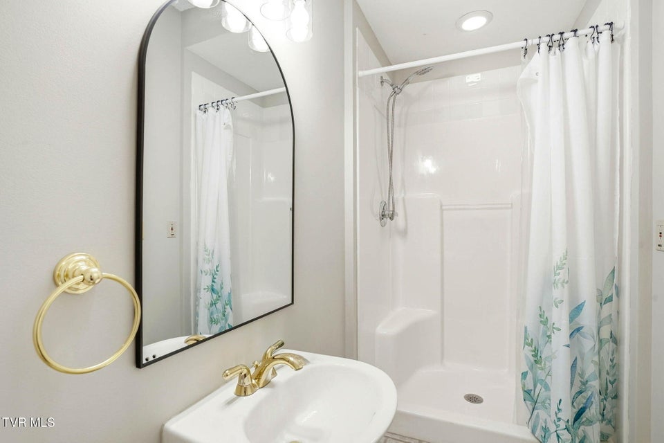 Photo #19: 3914 Leaf Point