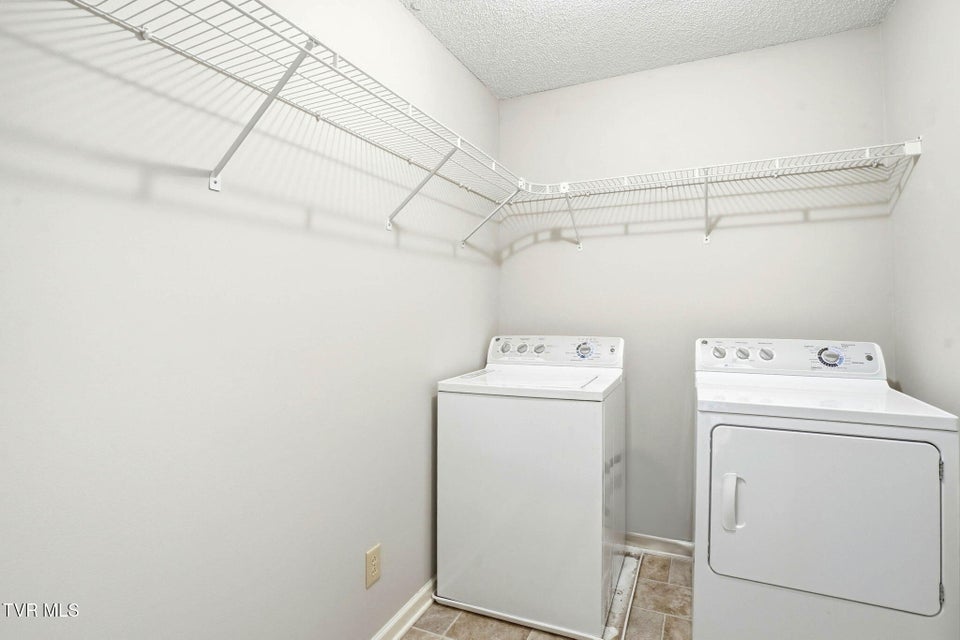 Photo #34: 3914 Leaf Point