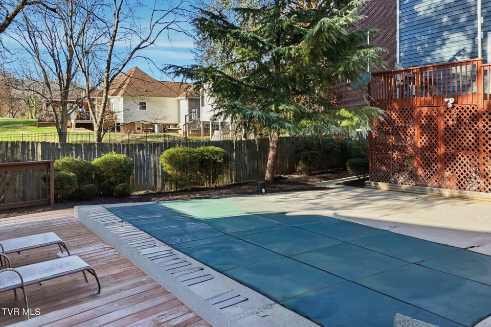 Photo #40: 3914 Leaf Point