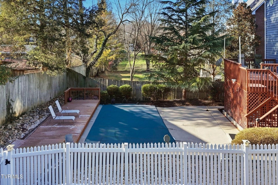 Photo #42: 3914 Leaf Point