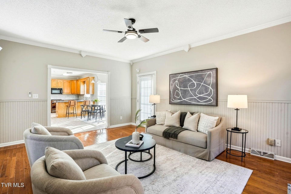 Photo #10: 3914 Leaf Point