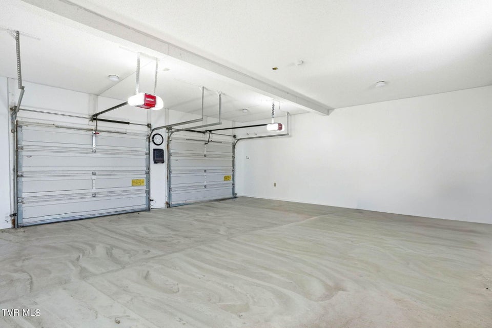 Photo #46: 3914 Leaf Point