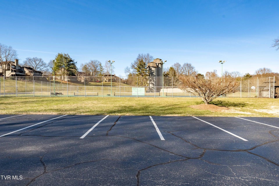 Photo #33: 15 Crown Circle