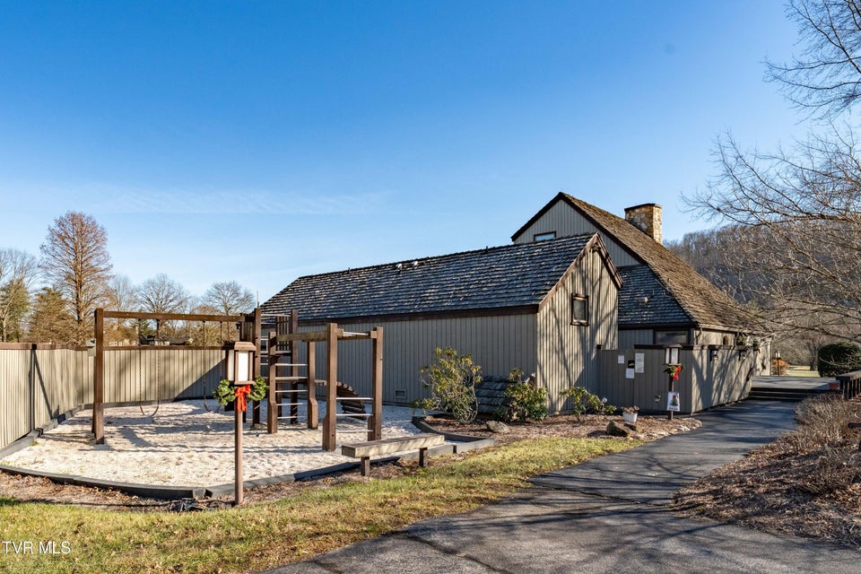 Photo #34: 15 Crown Circle