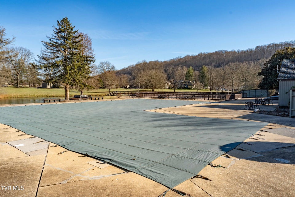 Photo #40: 15 Crown Circle