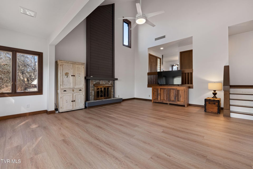 Photo #5: 15 Crown Circle