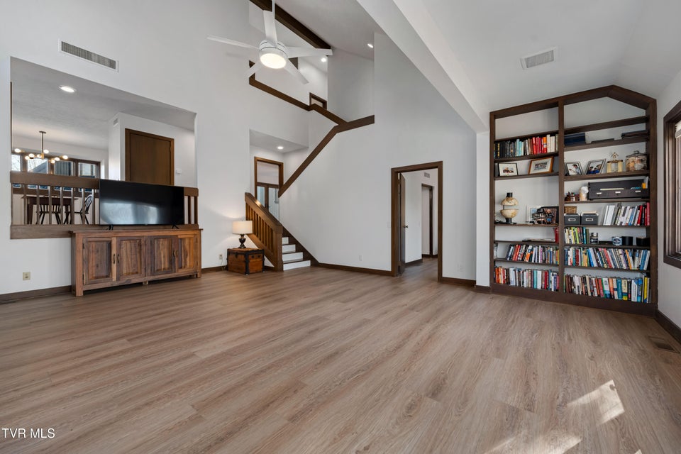 Photo #6: 15 Crown Circle