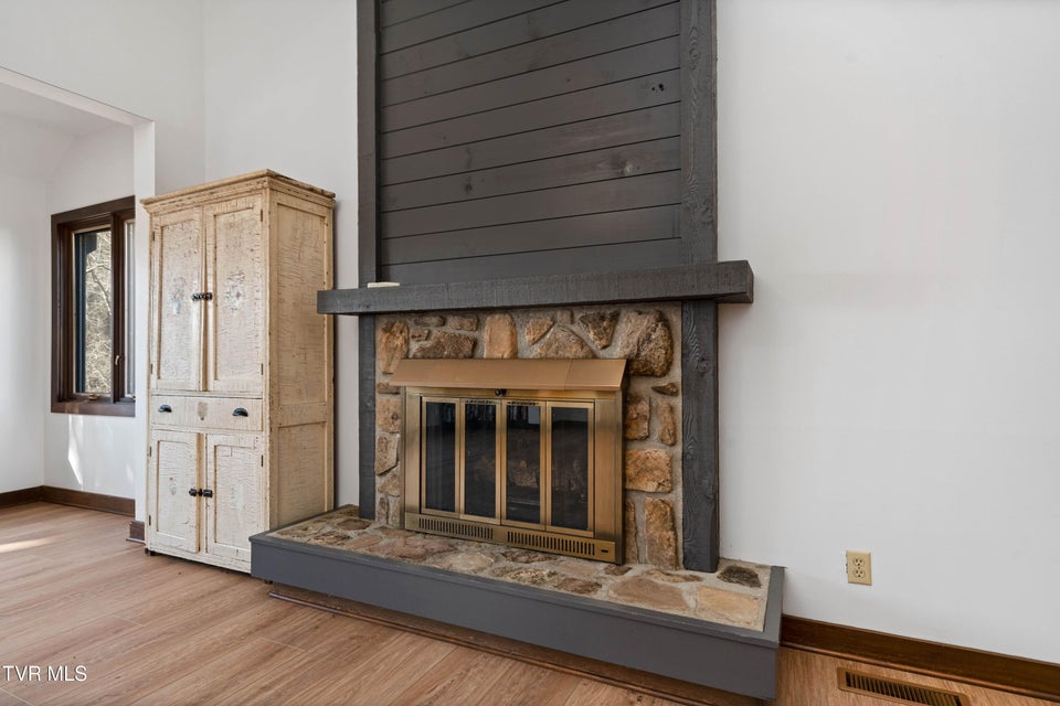 Photo #58: 15 Crown Circle