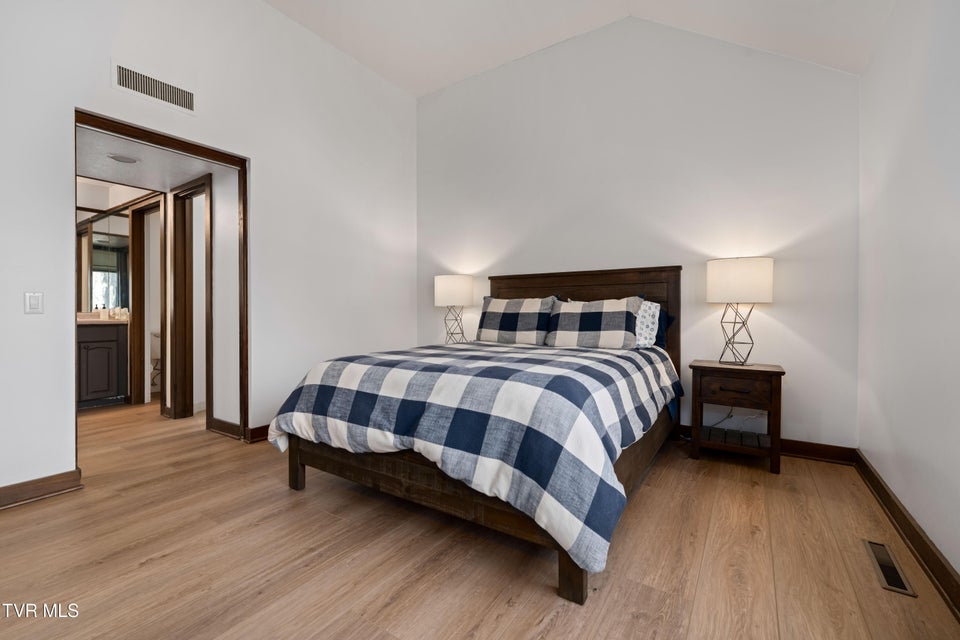 Photo #59: 15 Crown Circle