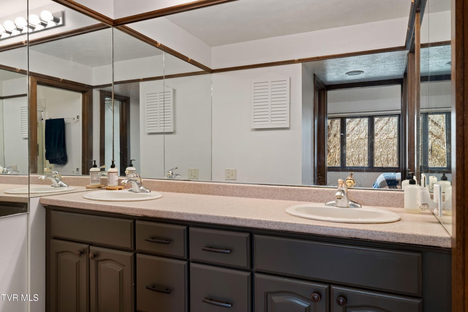 Photo #9: 15 Crown Circle