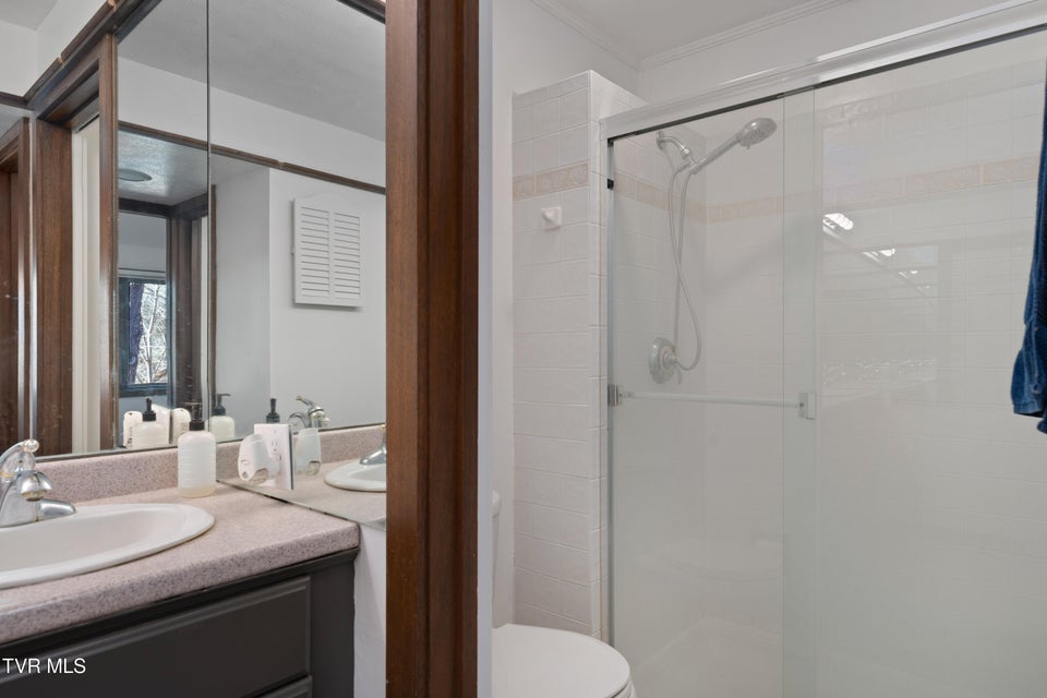 Photo #61: 15 Crown Circle