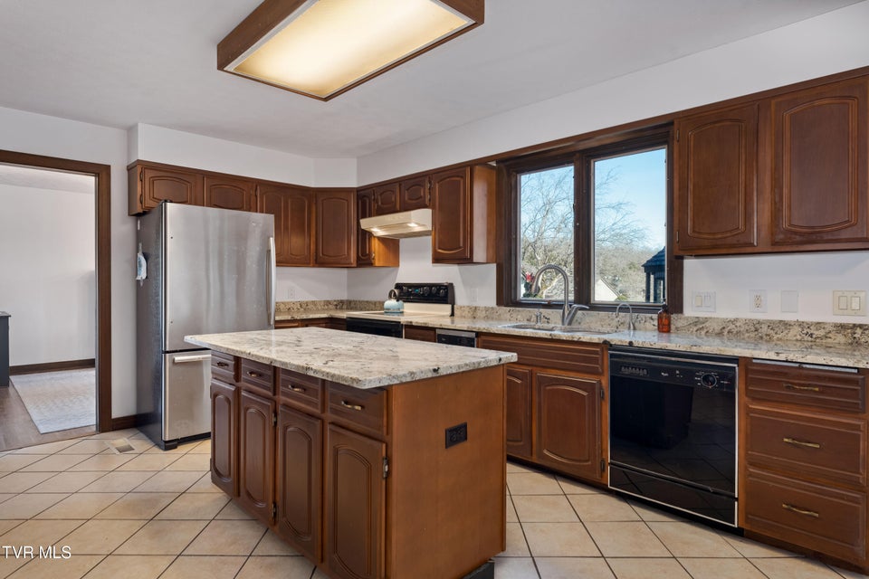 Photo #11: 15 Crown Circle