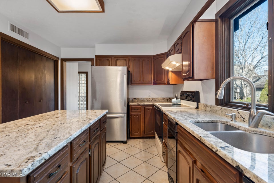 Photo #12: 15 Crown Circle