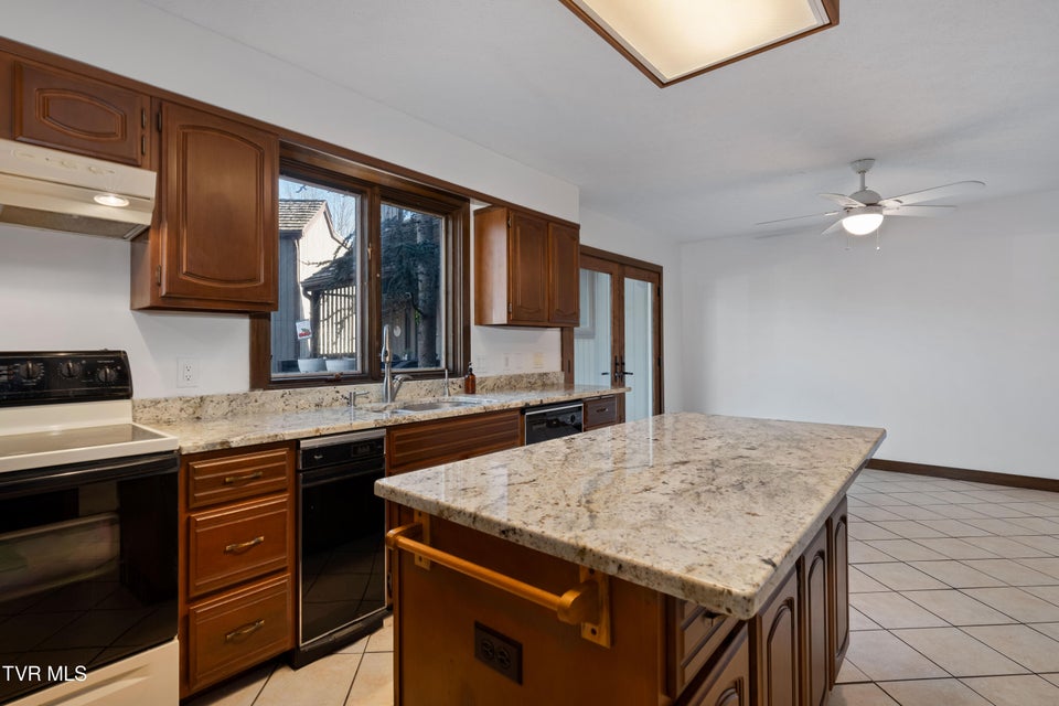 Photo #63: 15 Crown Circle