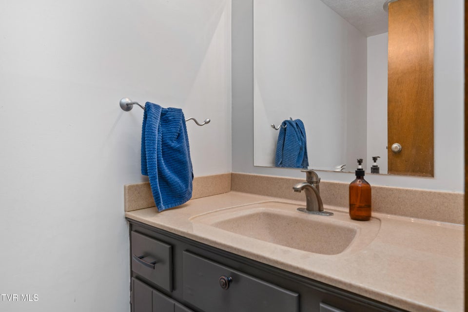 Photo #15: 15 Crown Circle