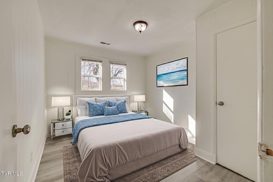 Photo #18: 507 Robinson Drive