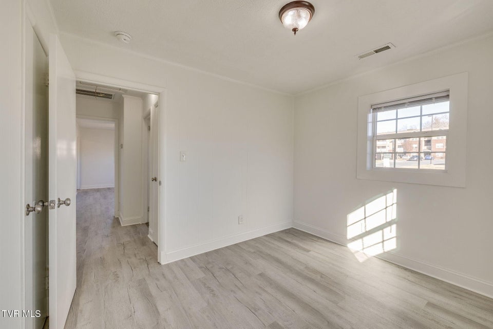 Photo #11: 507 Robinson Drive