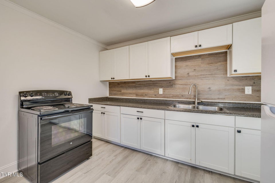 Photo #9: 507 Robinson Drive