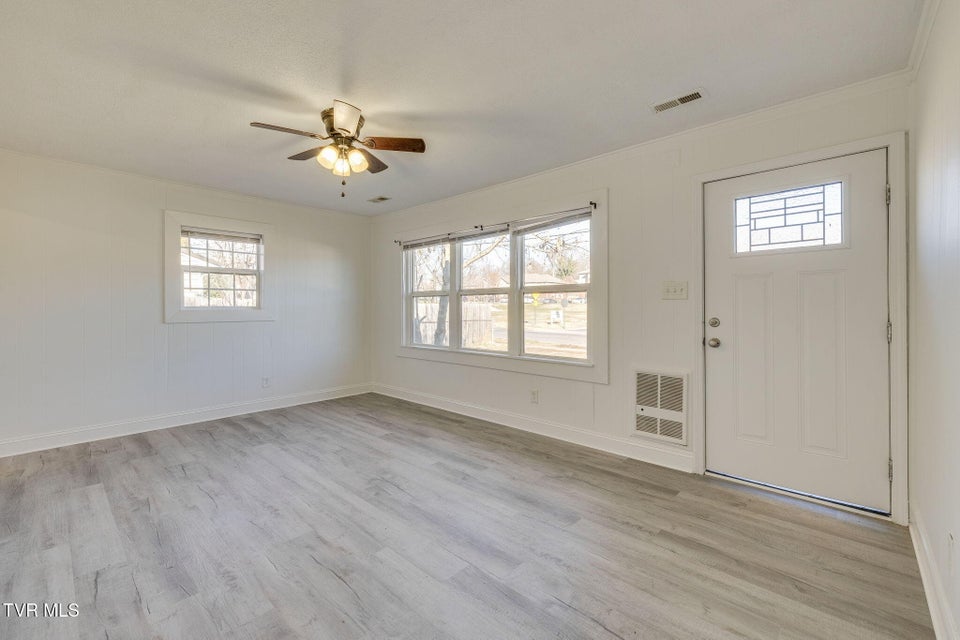 Photo #6: 507 Robinson Drive