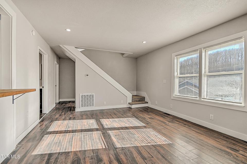 Photo #3: 488 Virgil Avenue