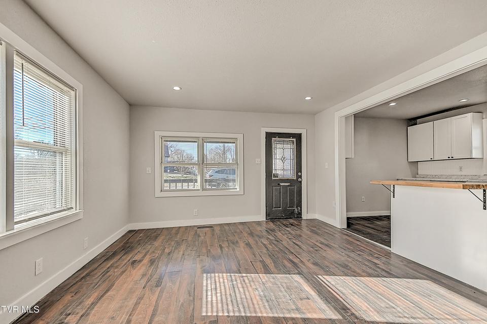 Photo #6: 488 Virgil Avenue