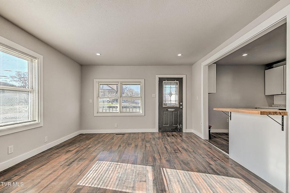 Photo #7: 488 Virgil Avenue