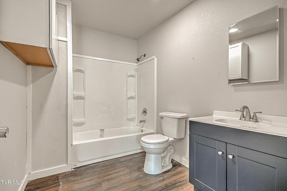 Photo #11: 488 Virgil Avenue