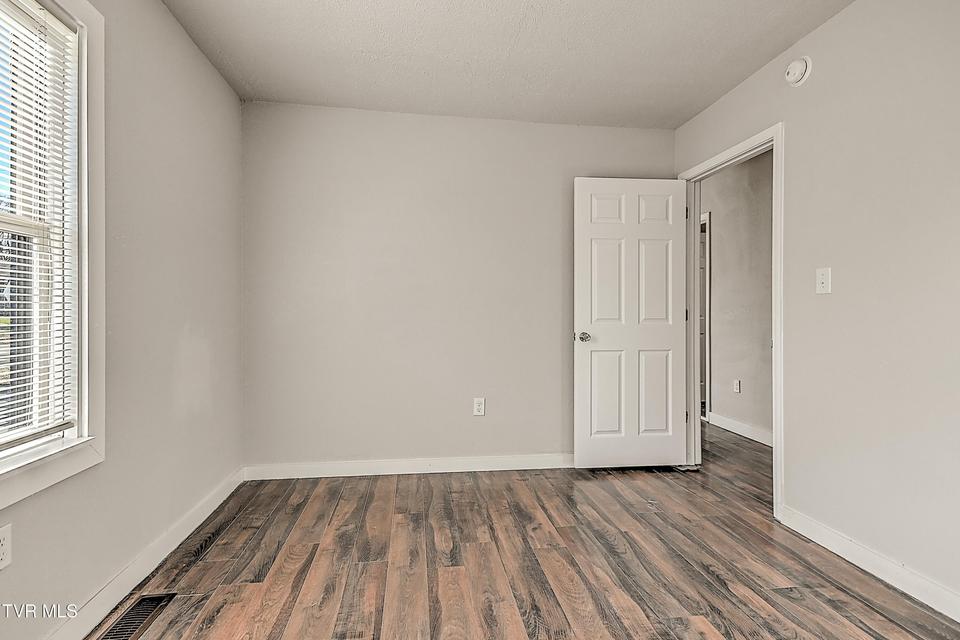 Photo #14: 488 Virgil Avenue