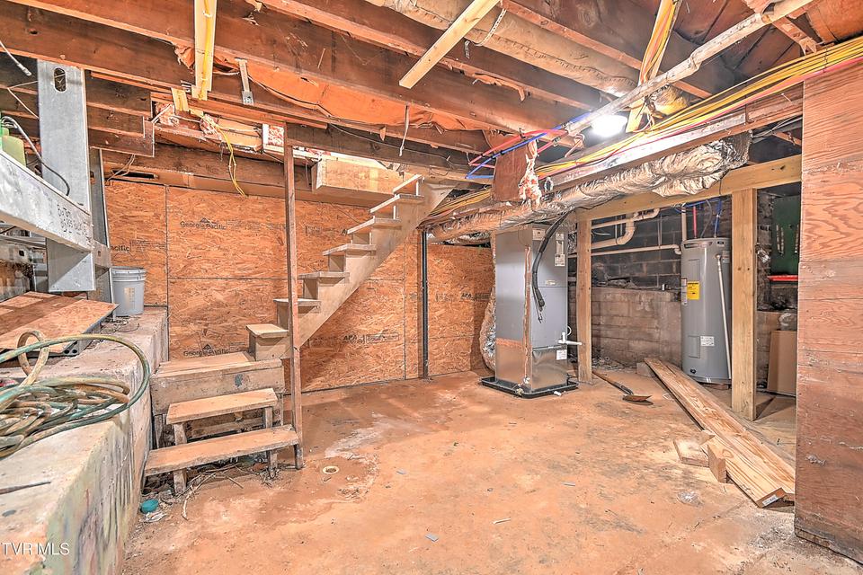 Photo #26: 488 Virgil Avenue