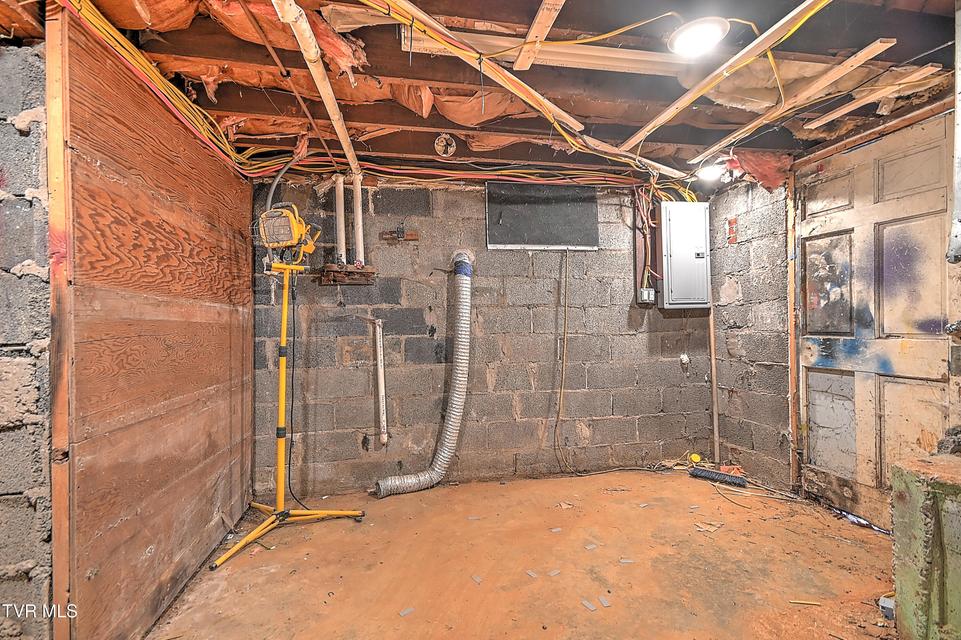 Photo #27: 488 Virgil Avenue