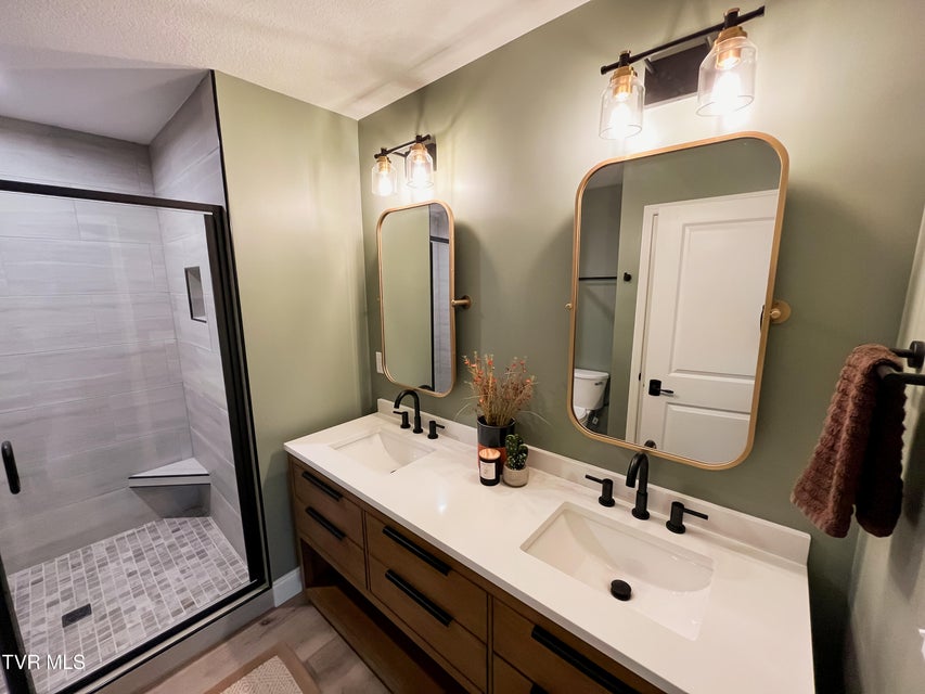 Photo #35: 115 Red Tail Ridge