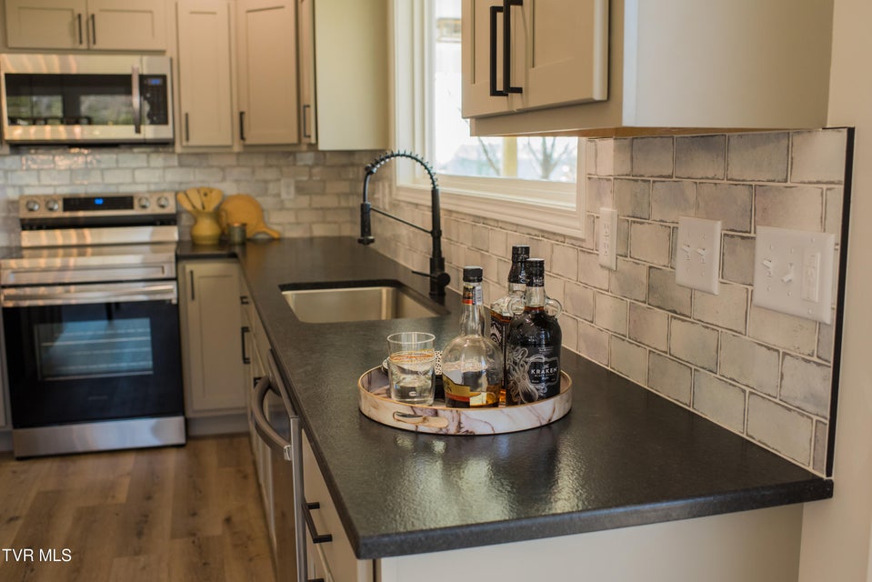 Photo #19: 115 Red Tail Ridge